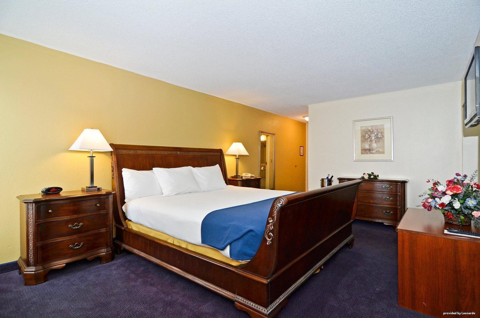 Best Western Plus Yadkin Valley Inn & Suites Jonesville Номер фото