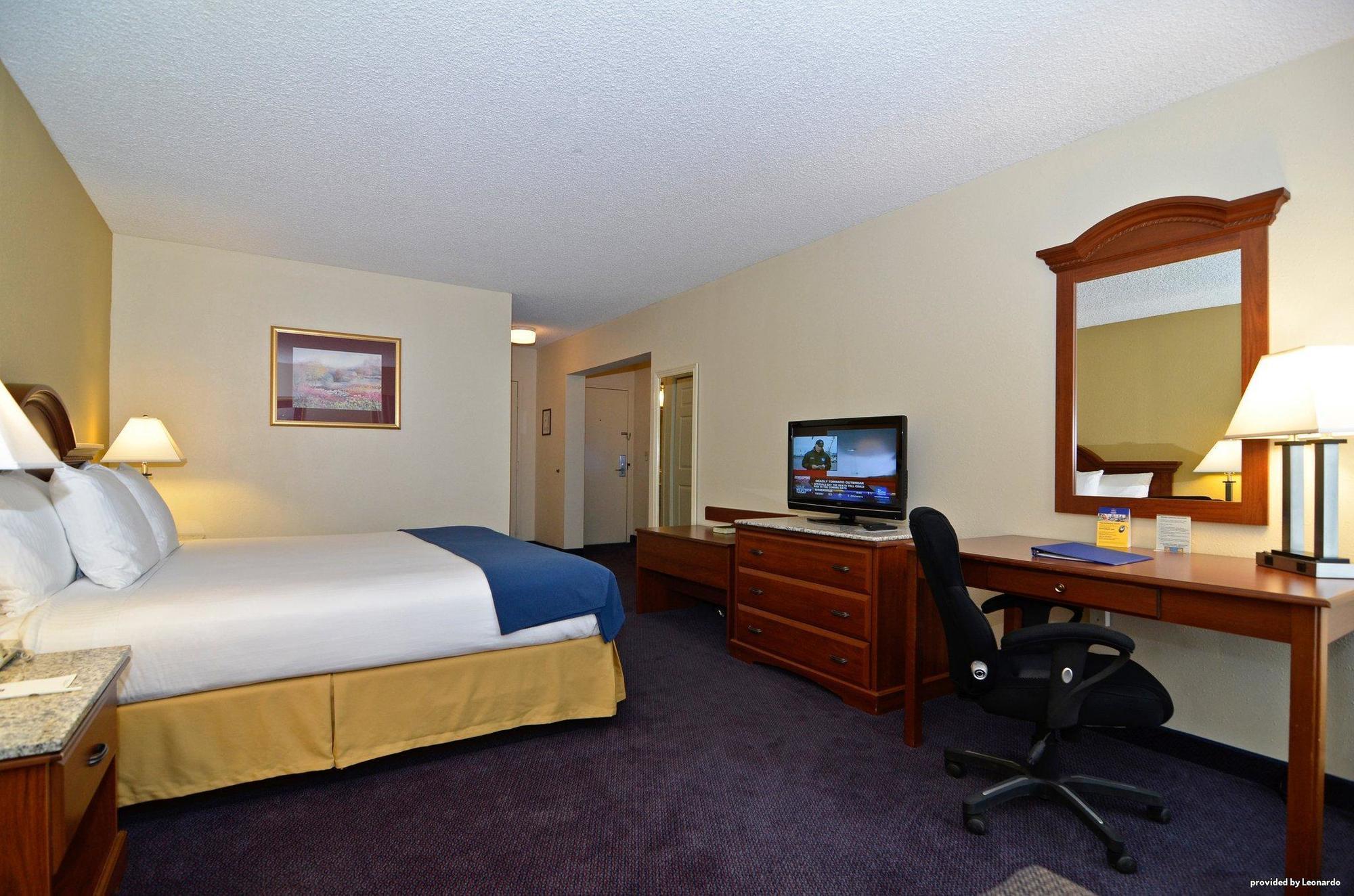 Best Western Plus Yadkin Valley Inn & Suites Jonesville Экстерьер фото
