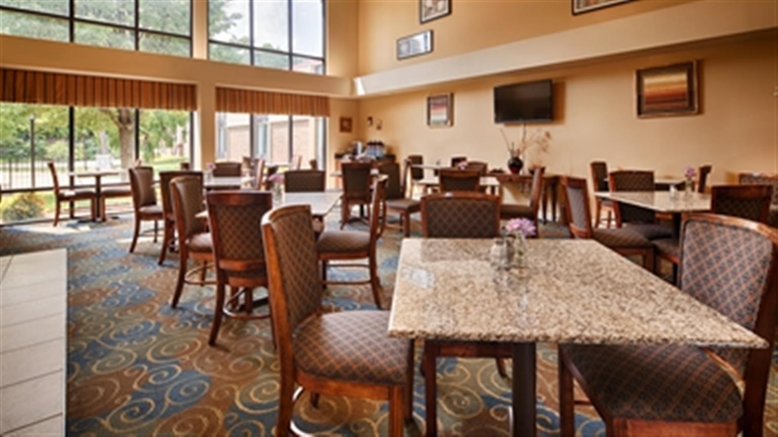 Best Western Plus Yadkin Valley Inn & Suites Jonesville Экстерьер фото