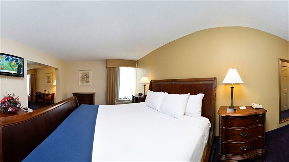 Best Western Plus Yadkin Valley Inn & Suites Jonesville Экстерьер фото
