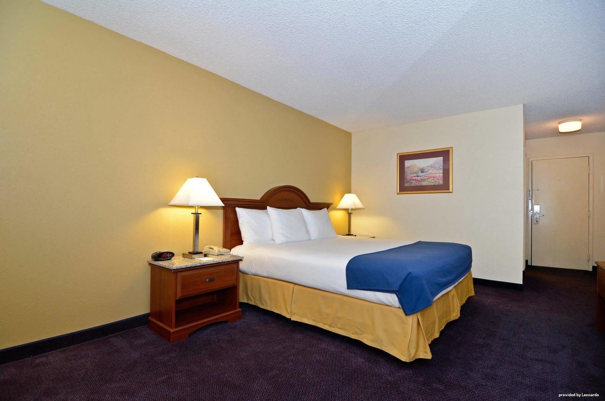 Best Western Plus Yadkin Valley Inn & Suites Jonesville Номер фото