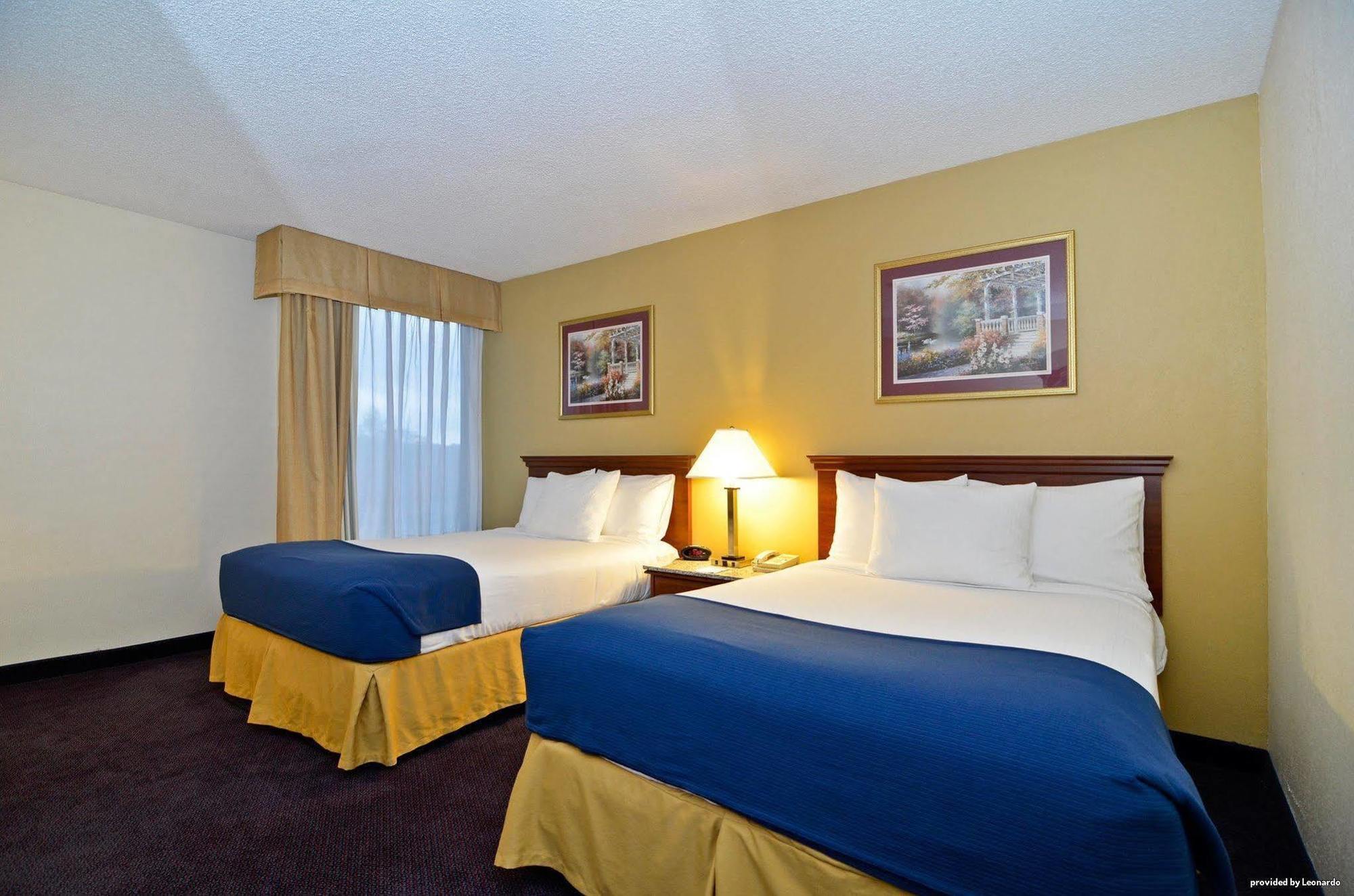 Best Western Plus Yadkin Valley Inn & Suites Jonesville Экстерьер фото
